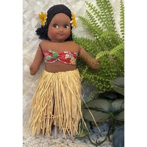 Vintage Hawaiian hula girl souvenir cloth doll w/ grass skirt aloha vacation Lei